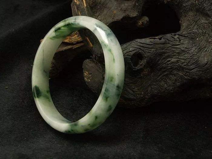 八三翡翠知识新青年的简单介绍-第2张图片-翡翠网