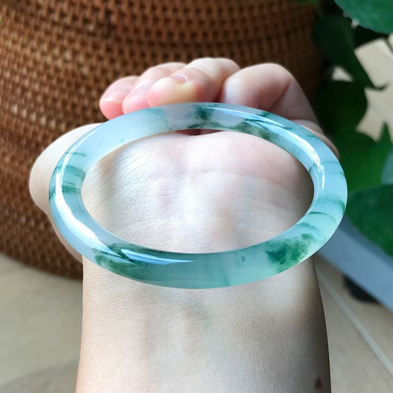 淘宝上一两百的翡翠镯子怎么回事是真的吗,淘宝上一两百的翡翠手镯是什么鬼-第2张图片-翡翠网 淘宝上一两百的翡翠镯子怎么回事是真的吗,淘宝上一两百的翡翠手镯是什么鬼-第2张图片-翡翠网