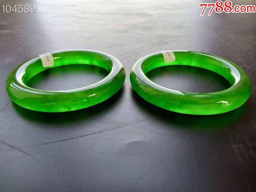 明清时期帝王绿翡翠手镯特征明清帝王绿翡翠手镯图片-第1张图片-翡翠网 明清时期帝王绿翡翠手镯特征明清帝王绿翡翠手镯图片-第1张图片-翡翠网