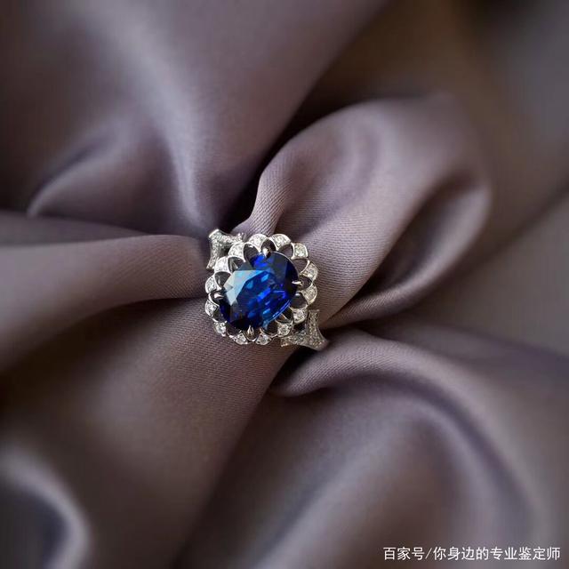蓝宝石戒指怎么看真假蓝宝石戒指-第2张图片-翡翠网