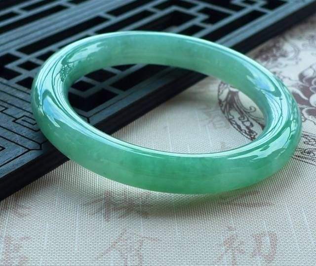 苹果绿翡翠知识苹果绿翡翠原石图片-第1张图片-翡翠网