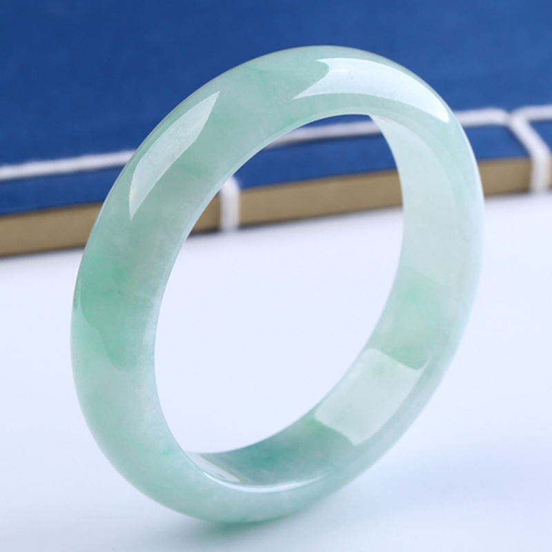 冰绿翡翠手镯价格多少冰绿翡翠手镯价格-第2张图片-翡翠网 冰绿翡翠手镯价格多少冰绿翡翠手镯价格-第2张图片-翡翠网