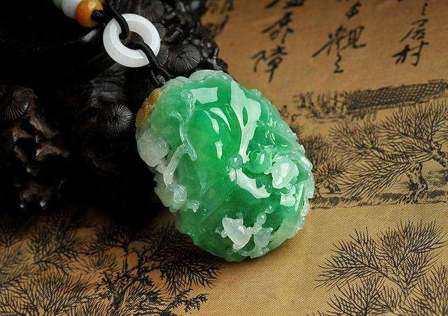 翡翠的基本知识大全百度关于翡翠的专业知识点-第1张图片-翡翠网 翡翠的基本知识大全百度关于翡翠的专业知识点-第1张图片-翡翠网