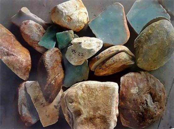 关于翡翠赌石基础知识如何看皮的信息-第2张图片-翡翠网 关于翡翠赌石基础知识如何看皮的信息-第2张图片-翡翠网