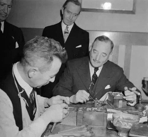 钻石的世纪骗局,世纪骗局钻石-第1张图片-翡翠网 钻石的世纪骗局,世纪骗局钻石-第1张图片-翡翠网