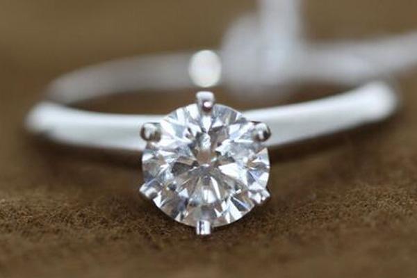 一克拉vvs钻石价格,钻石vvs1克拉价格-第1张图片-翡翠网 一克拉vvs钻石价格,钻石vvs1克拉价格-第1张图片-翡翠网