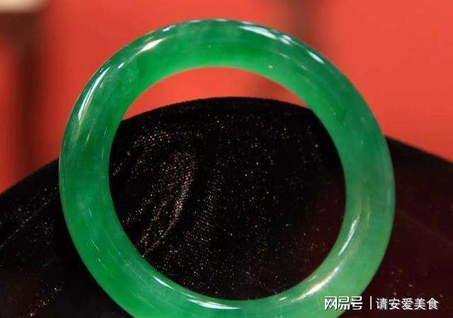 周公解梦翡翠手镯烂了个豁口的简单介绍-第1张图片-翡翠网 周公解梦翡翠手镯烂了个豁口的简单介绍-第1张图片-翡翠网