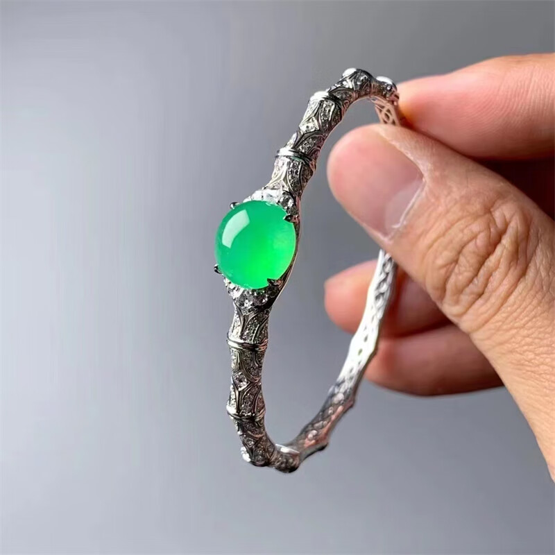 送给婆婆和妈妈的翡翠手镯图片送给婆婆和妈妈的翡翠手镯-第1张图片-翡翠网 送给婆婆和妈妈的翡翠手镯图片送给婆婆和妈妈的翡翠手镯-第1张图片-翡翠网