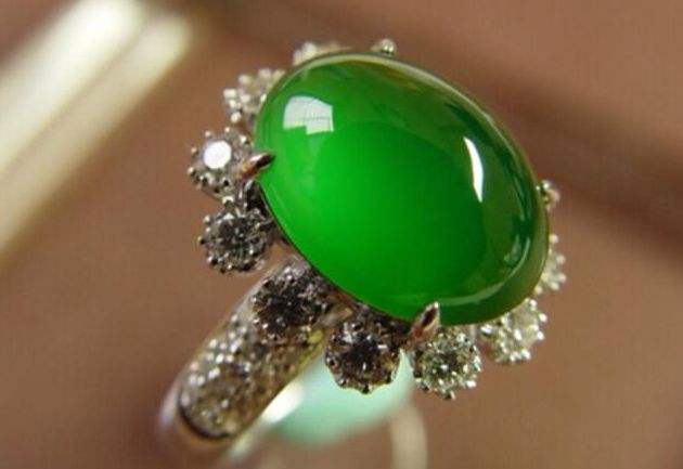 翡翠的一些专业知识,翡翠首饰的知识-第1张图片-翡翠网 翡翠的一些专业知识,翡翠首饰的知识-第1张图片-翡翠网