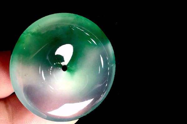 翡翠的一些专业知识,翡翠首饰的知识-第2张图片-翡翠网 翡翠的一些专业知识,翡翠首饰的知识-第2张图片-翡翠网