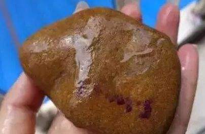 翡翠皮壳知识,翡翠的皮壳种类和识别图片-第2张图片-翡翠网 翡翠皮壳知识,翡翠的皮壳种类和识别图片-第2张图片-翡翠网