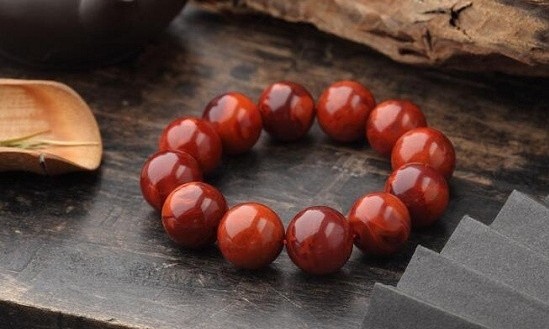 南红颜色分类图解南红应该是什么颜色-第1张图片-翡翠网 南红颜色分类图解南红应该是什么颜色-第1张图片-翡翠网