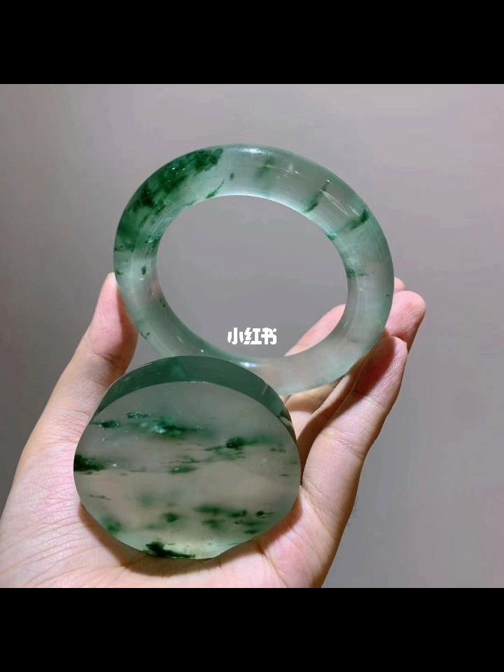 飘花手镯翡翠毛料怎样选购飘花翡翠手镯-第2张图片-翡翠网 飘花手镯翡翠毛料怎样选购飘花翡翠手镯-第2张图片-翡翠网