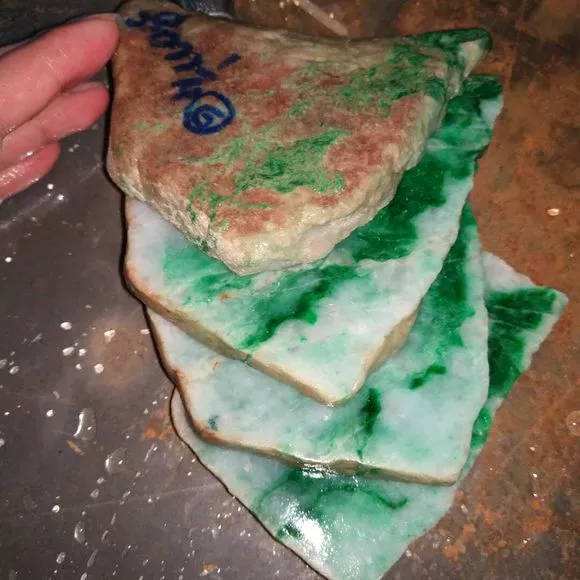 实战翡翠原石知识和技巧实战翡翠原石知识和技巧视频-第2张图片-翡翠网 实战翡翠原石知识和技巧实战翡翠原石知识和技巧视频-第2张图片-翡翠网