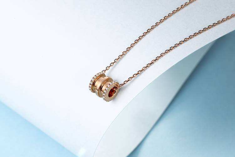 今年流行的彩金项链款式,今年最流行的彩金项链款式