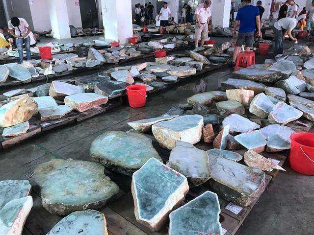 缅甸翡翠原石基础知识,缅甸翡翠原石基础知识大全-第1张图片-翡翠网