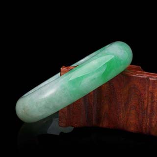 商场翡翠手镯辨别方法有哪些,商场翡翠手镯辨别方法-第1张图片-翡翠网