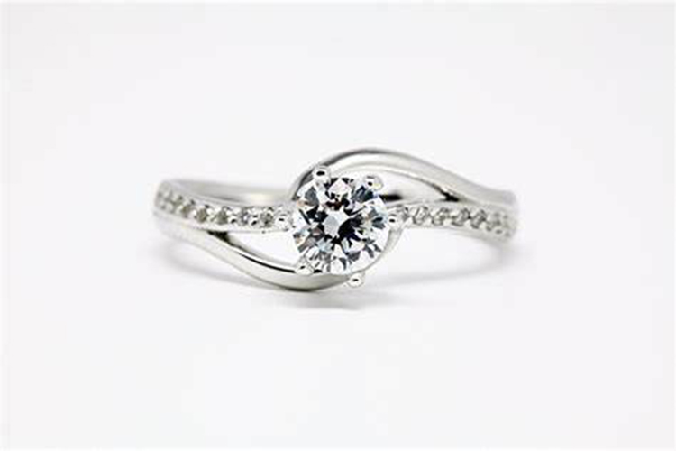 钻石辨别真假小窍门视频,钻石辨别真假小窍门-第2张图片-翡翠网 钻石辨别真假小窍门视频,钻石辨别真假小窍门-第2张图片-翡翠网