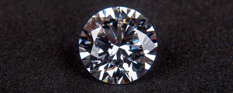 无色锆石与钻石区别锆石和钻石有什么不一样-第1张图片-翡翠网