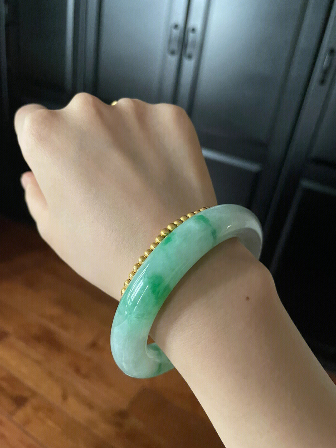 戴翡翠手镯还能戴银吗,戴了玉手镯还能戴银手镯吗-第2张图片-翡翠网