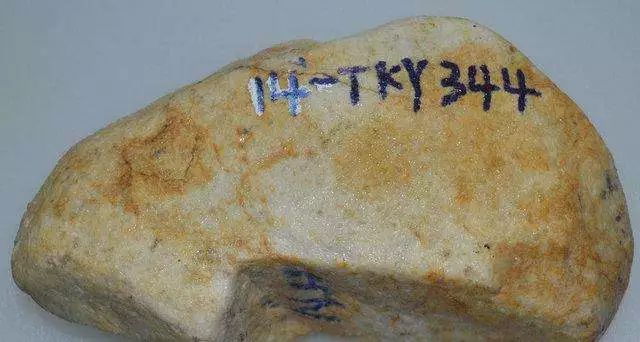 翡翠原石场口小知识翡翠场口特点及区别原石图片-第2张图片-翡翠网 翡翠原石场口小知识翡翠场口特点及区别原石图片-第2张图片-翡翠网