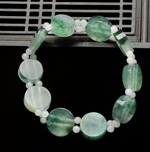 翡翠手链的知识和讲解,翡翠手链的知识-第2张图片-翡翠网 翡翠手链的知识和讲解,翡翠手链的知识-第2张图片-翡翠网