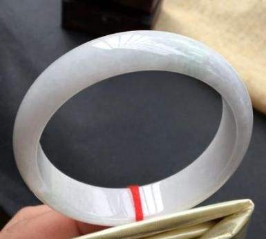 想买一个翡翠手镯又怕被骗南博会买翡翠手镯靠谱吗-第2张图片-翡翠网 想买一个翡翠手镯又怕被骗南博会买翡翠手镯靠谱吗-第2张图片-翡翠网