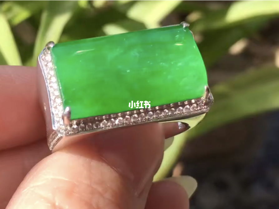 翡翠马鞍戒指知识翡翠马鞍戒指戴哪个手指-第2张图片-翡翠网 翡翠马鞍戒指知识翡翠马鞍戒指戴哪个手指-第2张图片-翡翠网