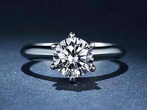 钻石为什么象征爱情呢钻石为什么象征爱情-第1张图片-翡翠网 钻石为什么象征爱情呢钻石为什么象征爱情-第1张图片-翡翠网