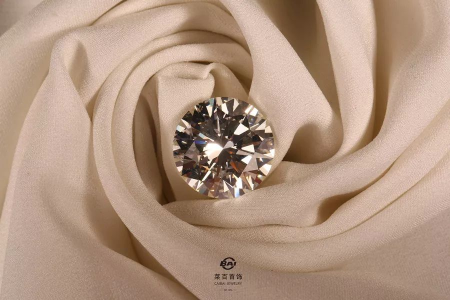 钻石为什么象征爱情呢钻石为什么象征爱情-第2张图片-翡翠网 钻石为什么象征爱情呢钻石为什么象征爱情-第2张图片-翡翠网