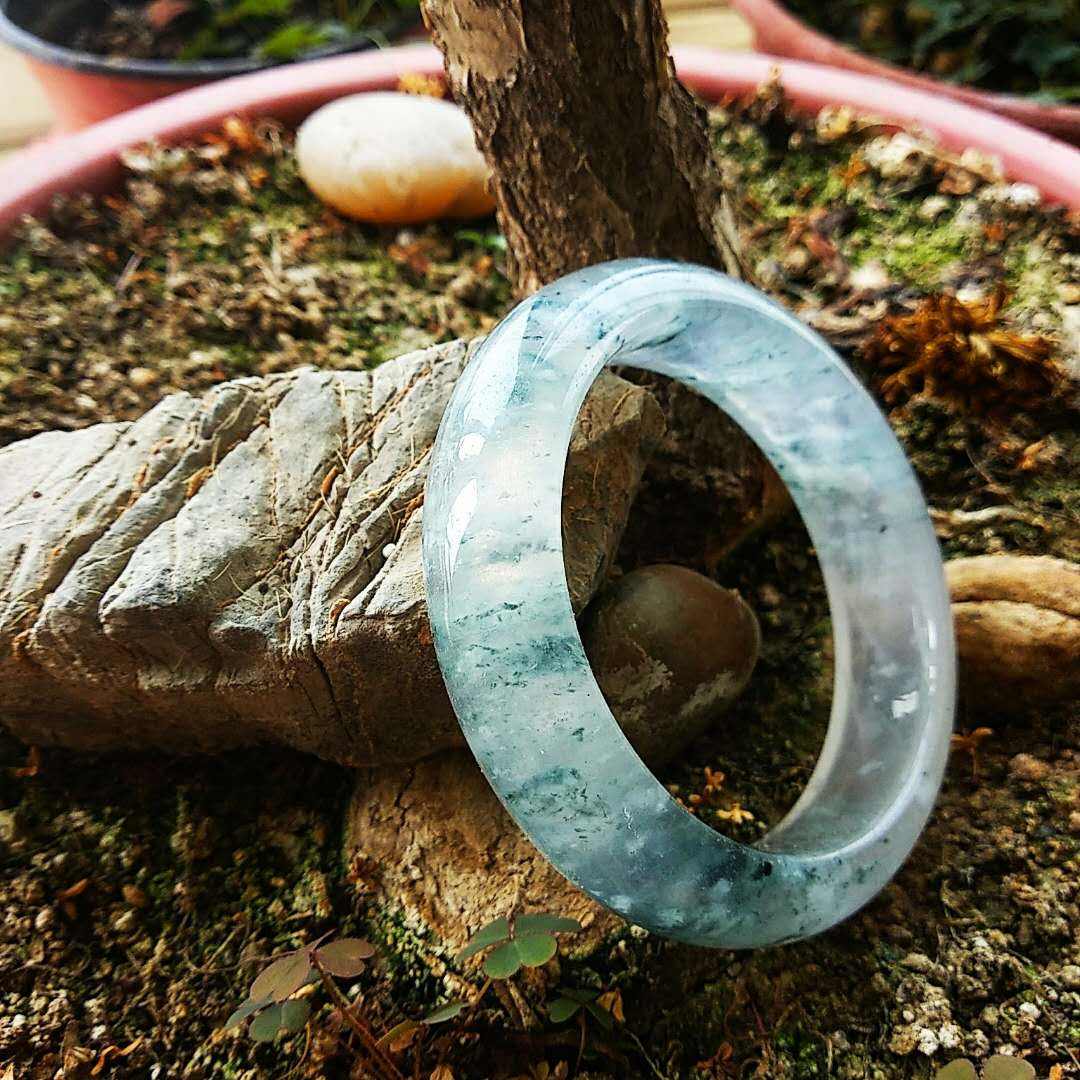 翡翠水沫共生手镯翡翠水沫子手镯-第1张图片-翡翠网