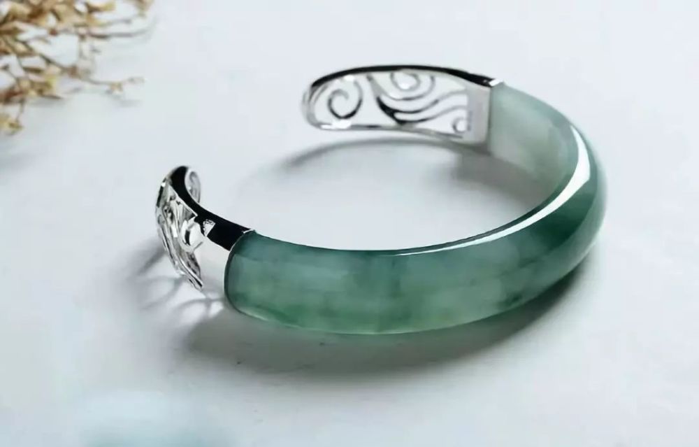 翡翠手镯干燥了怎么办小妙招,翡翠手镯干燥了怎么办-第2张图片-翡翠网 翡翠手镯干燥了怎么办小妙招,翡翠手镯干燥了怎么办-第2张图片-翡翠网