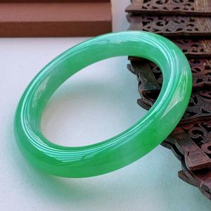 正阳绿翡翠手镯实体店多少钱,正阳绿翡翠手镯实体店-第1张图片-翡翠网 正阳绿翡翠手镯实体店多少钱,正阳绿翡翠手镯实体店-第1张图片-翡翠网