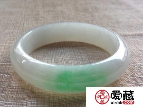 几百万的翡翠手镯坏了,翡翠手镯摔坏了还值钱吗-第1张图片-翡翠网