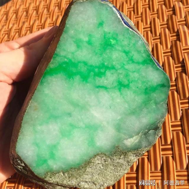 翡翠原石知识入门完整版,原石翡翠知识大全会卡-第2张图片-翡翠网 翡翠原石知识入门完整版,原石翡翠知识大全会卡-第2张图片-翡翠网