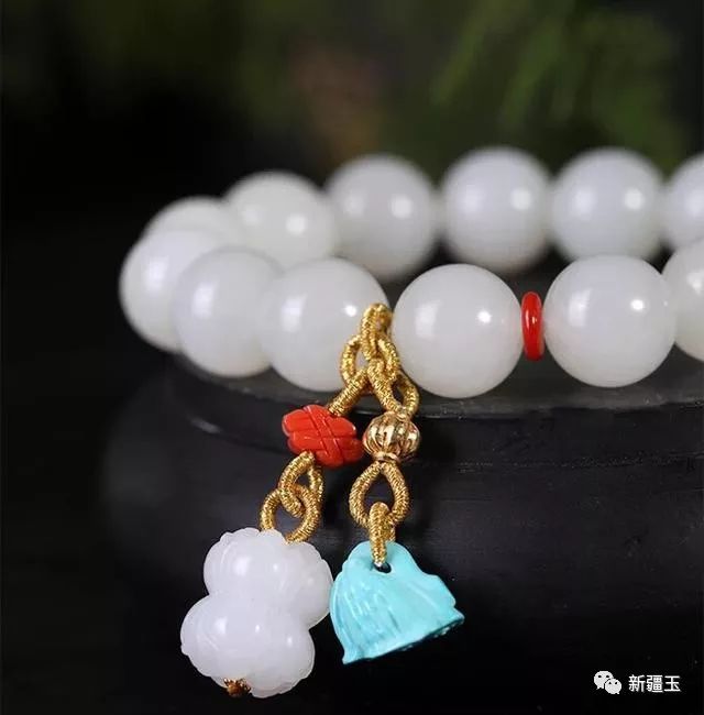 湿气重的人适合戴什么首饰金子养人还是银子养人-第1张图片-翡翠网 湿气重的人适合戴什么首饰金子养人还是银子养人-第1张图片-翡翠网