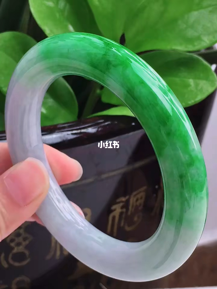 如何确定翡翠的真假翡翠a货手镯的简单介绍-第2张图片-翡翠网