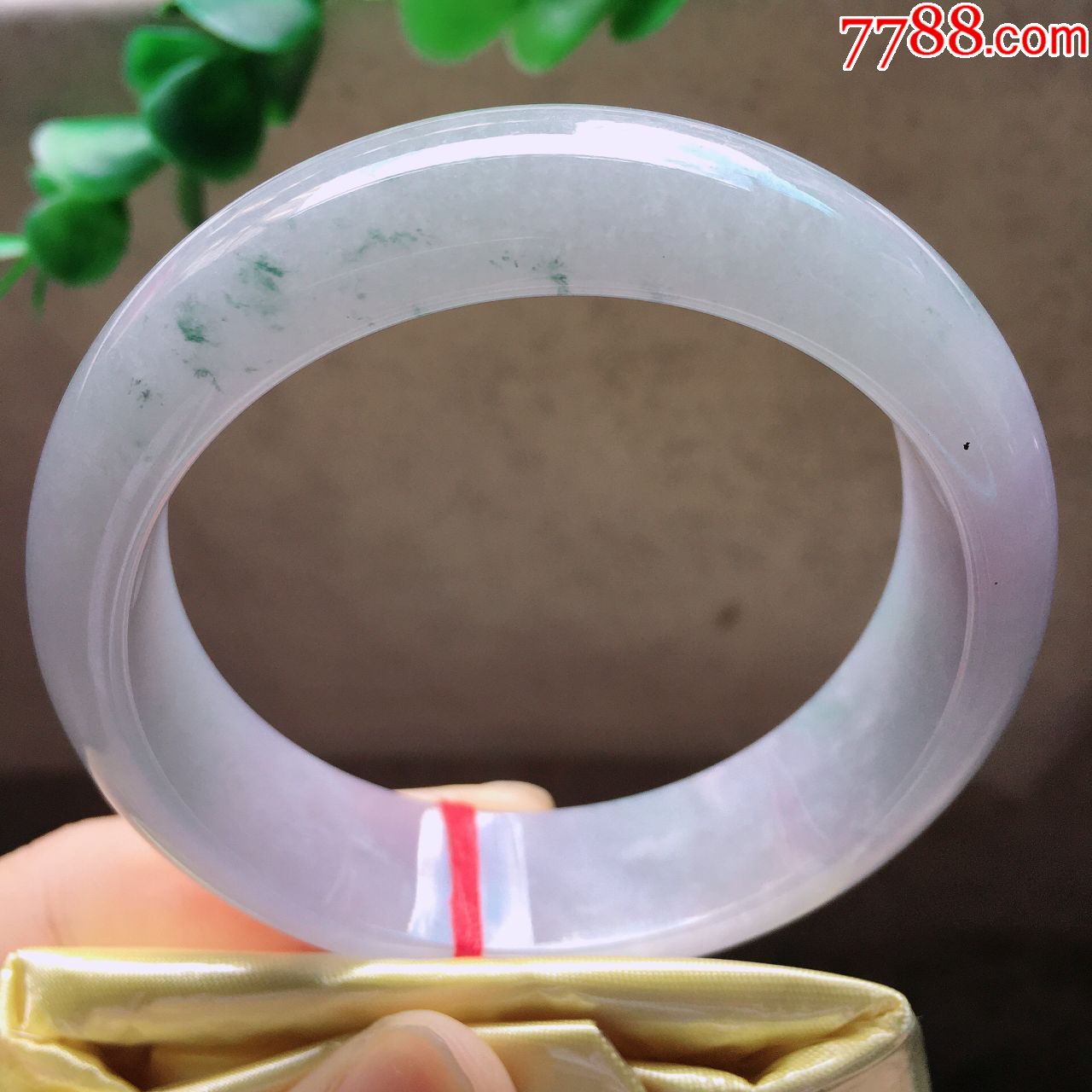 一千五的翡翠手镯怎么样翡翠手镯五千内-第1张图片-翡翠网