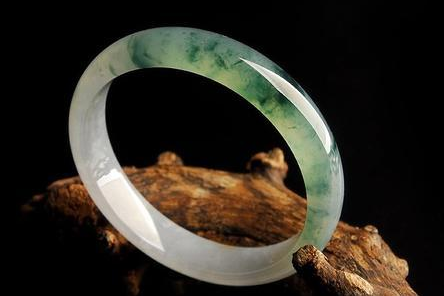 一千五的翡翠手镯怎么样翡翠手镯五千内-第2张图片-翡翠网