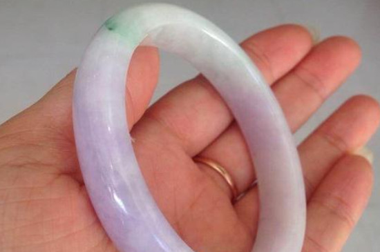 翡翠手镯变色过程翡翠手镯变色过程视频-第2张图片-翡翠网