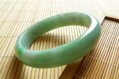 豆种翡翠手镯好吗玉手镯豆种是不是最差的-第2张图片-翡翠网 豆种翡翠手镯好吗玉手镯豆种是不是最差的-第2张图片-翡翠网