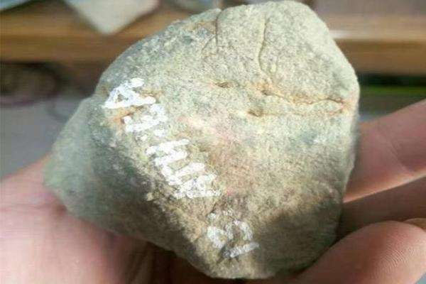 翡翠矿场原石知识,翡翠原石是怎么开采的-第2张图片-翡翠网